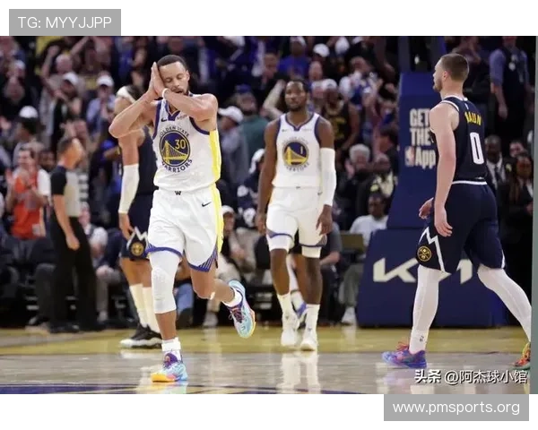 库里攻防两端闪耀全场媒体盛赞其全面统治表现引发热烈讨论与广泛热议