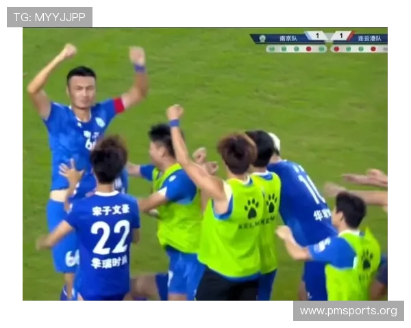 点球大战决胜时刻三分绝杀 球迷欢呼声震撼全场久久回荡 点球大战决胜时刻三分绝杀 球迷欢呼声震撼全场久久回荡