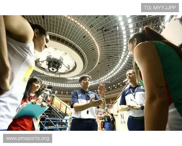 裁判判罚引发争议球场内外极限挑战高光时刻掀起全网热议