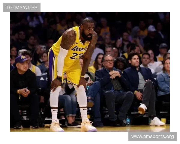 詹姆斯关键两罚稳住局势火箭最后时刻暂停仍面临巨大压力难有翻盘希望