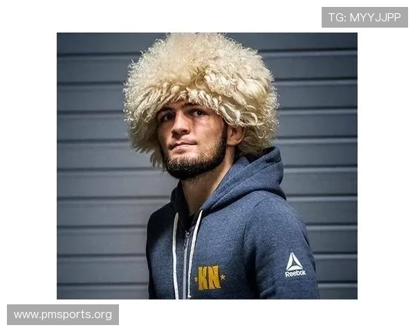 伊万卡陪同父亲现身UFC 78岁特朗普亲吻女冠军全场哗然